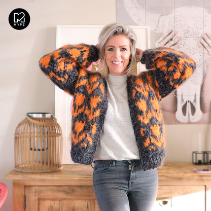 Knitting Pattern – MYPZ Chunky Bomber Cardigan Tulips Blue No.9 (ENG-NL-DE)